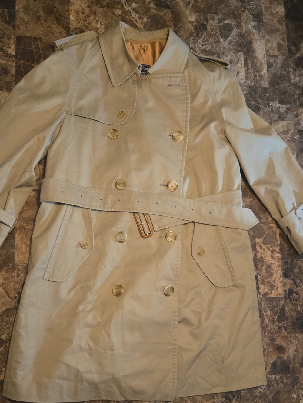 Vintage Burberry Trench Coat. Men's Size 38R. Removable Liner
